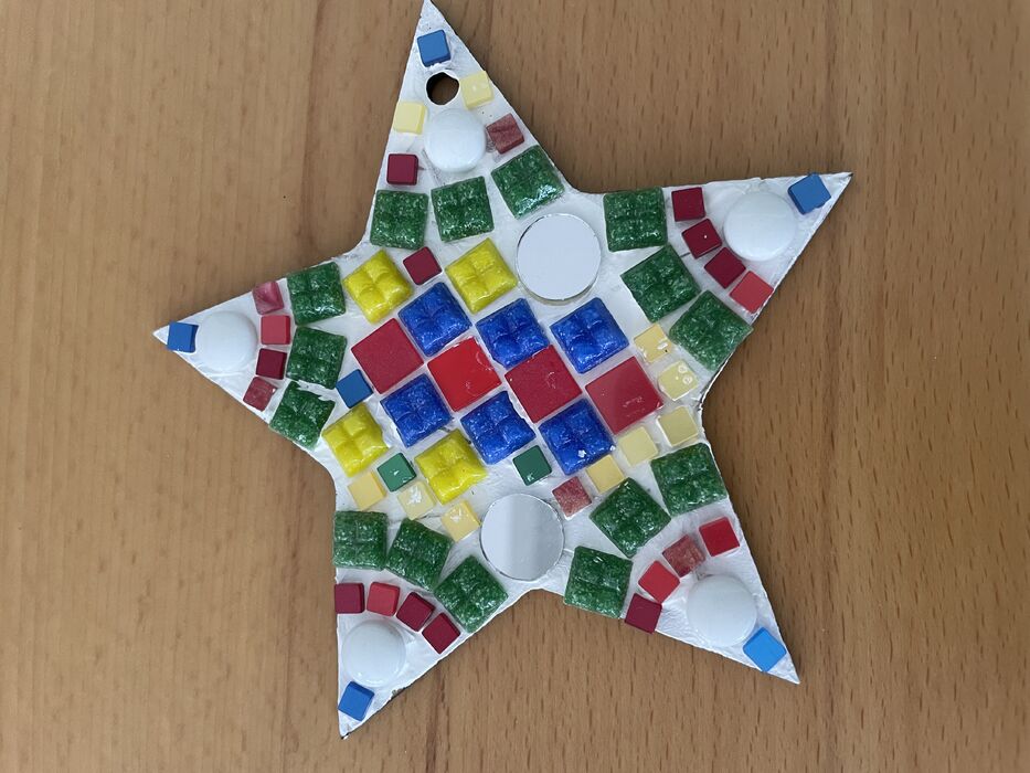 Kinder-Workshop in Calw ( Casino)  „Mosaikstern basteln: Stück für Stück zum Stern"